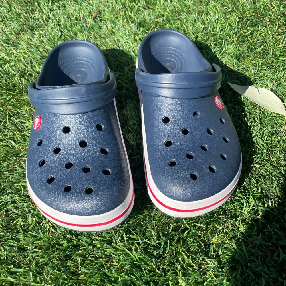Unisex crocs blue with white and red stripe